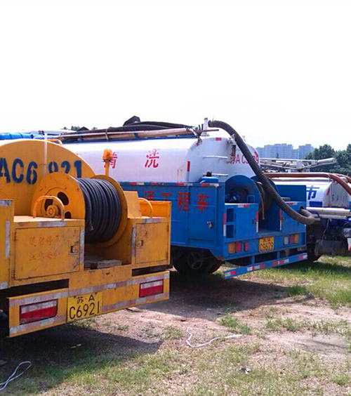 高壓清洗、吸污設(shè)備車(chē)